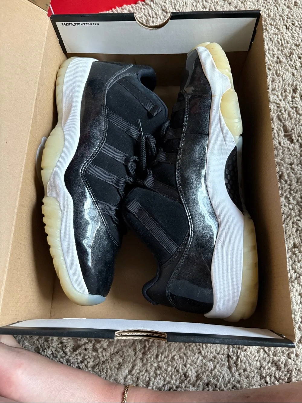 Jordan Air Jordan 11 Retro Low Box Label — Black/White/Metallic Silver